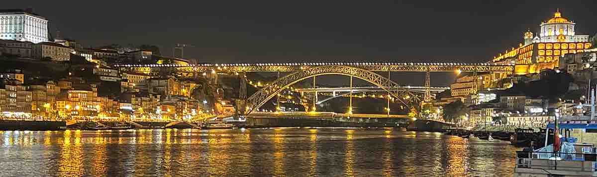 Ponte Dom Luís I Brücke bei Nacht